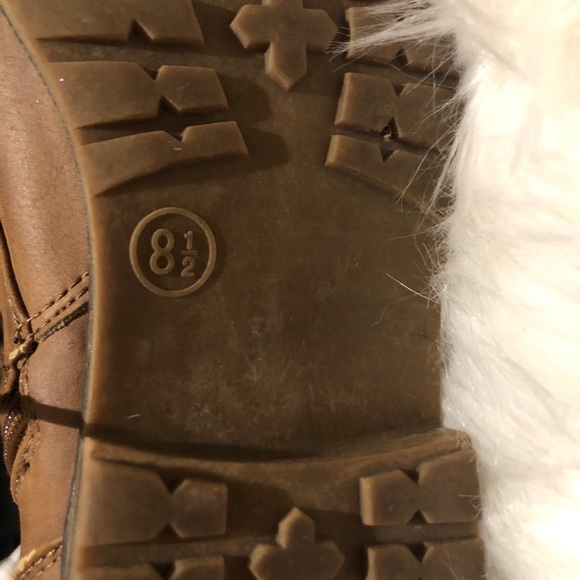 Brown leather lace up boots - Picture 4 of 4